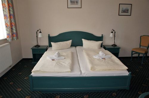 Hotel Reuterhaus Вісмар Екстер'єр фото